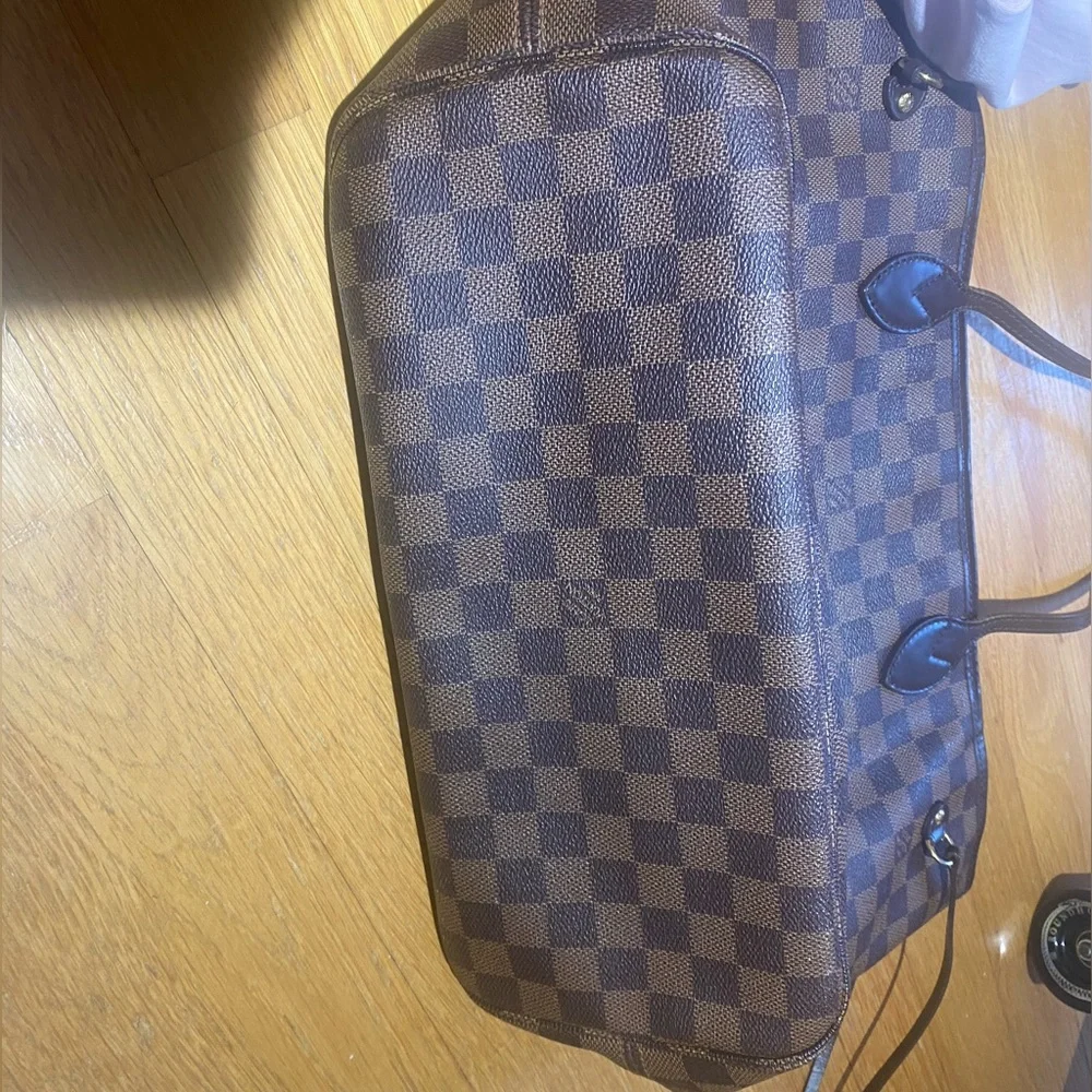 Louis Vuitton Neverfull MM - Picture 7 of 12